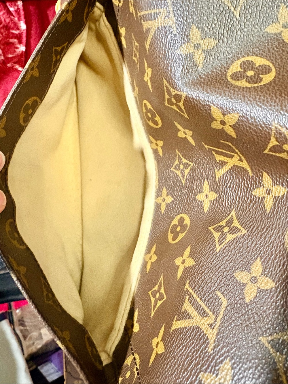 Louis Vuitton Beverly MM Bag. - Picture 6 of 17